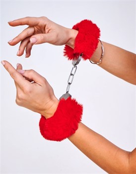 Шикарные наручники с пушистым красным мехом (Be Mine)