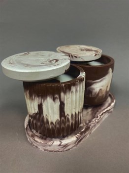 Комплект из двух арома-свечей ручной работы Valentayn в чашах на подставке